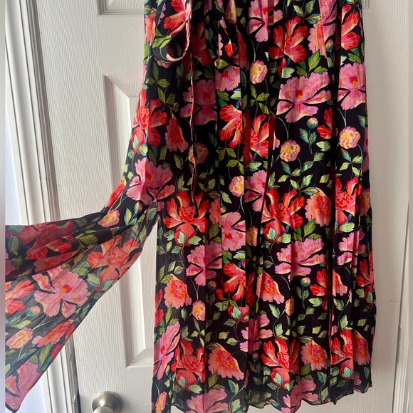 Floral Skirt With Side Tie & 2 Front Slits - Picture 2 of 5